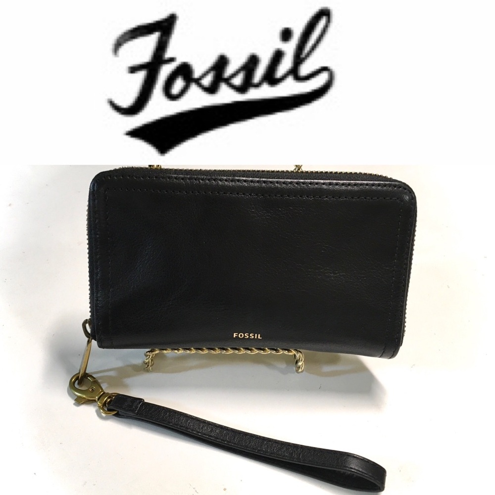FOSSIL black leather zip around wristlet